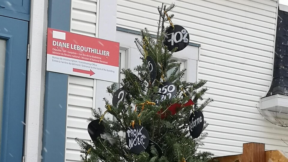 Un sapin comme signe de revendication.