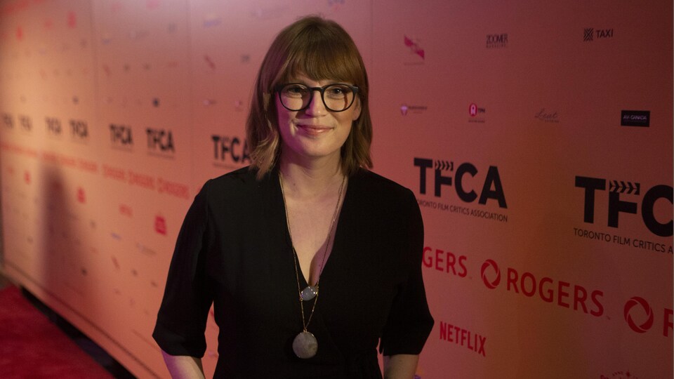 La réalisatrice Sarah Polley arrive au gala de l'Association des critiques de films de Toronto en mars 2022.