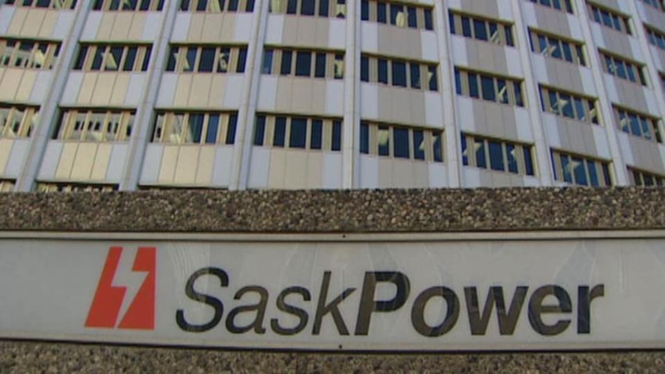 Enseigne de SaskPower devant la tour SaskPower à Regina.