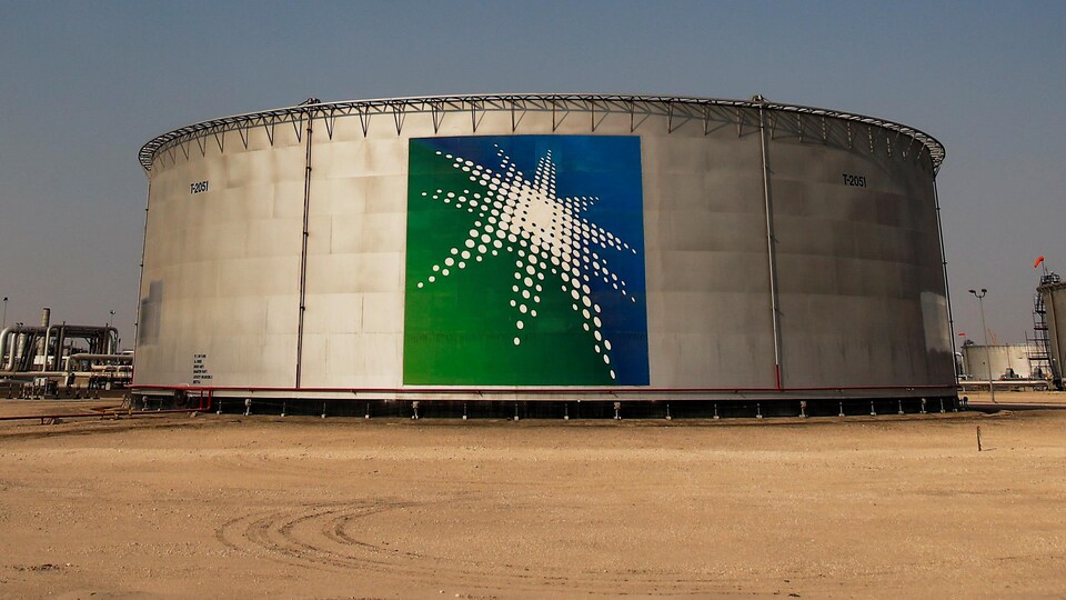 Des réservoirs de pétrole de Saudi Aramco situés à son usine d’Abqaiq.