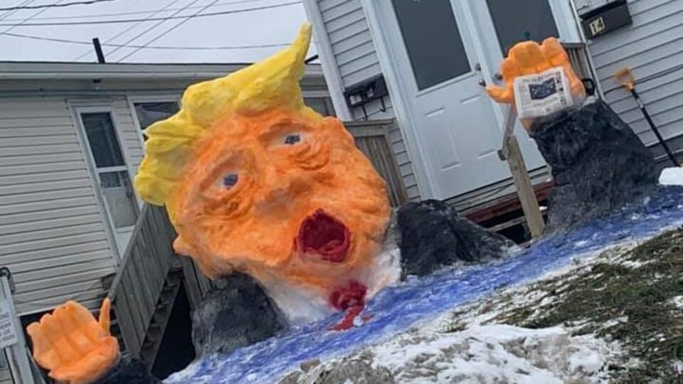 Une sculpture de neige de Donald Trump à Terre-Neuve, en janvier 2021.
