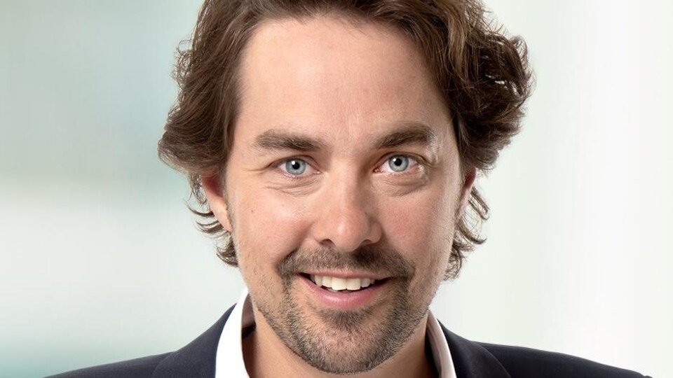 Une photo officielle de candidat.