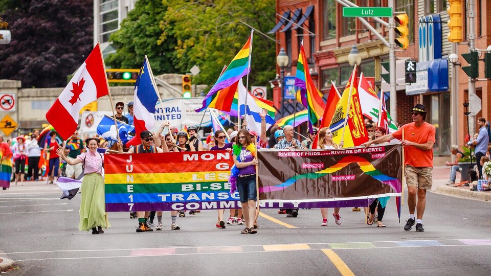 Un défilé de la fierté LGBTQ+