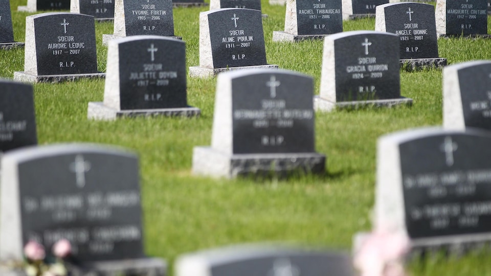 Des sépultures du cimetière des Soeurs servantes du Sacré-Coeur de Marie