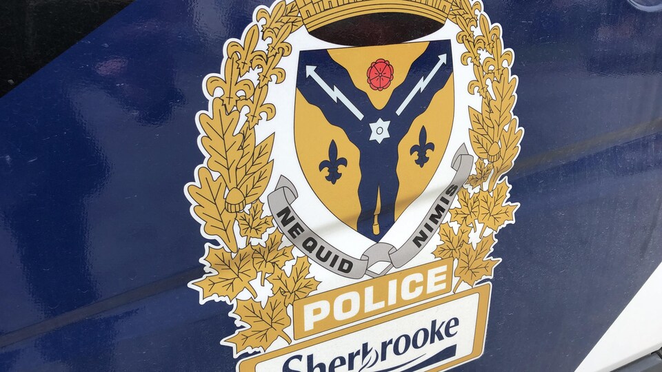 Le logo du Service de police de Sherbrooke.