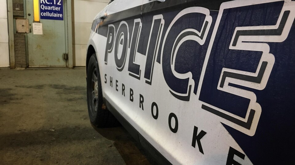 Une voiture du Service de police de Sherbrooke