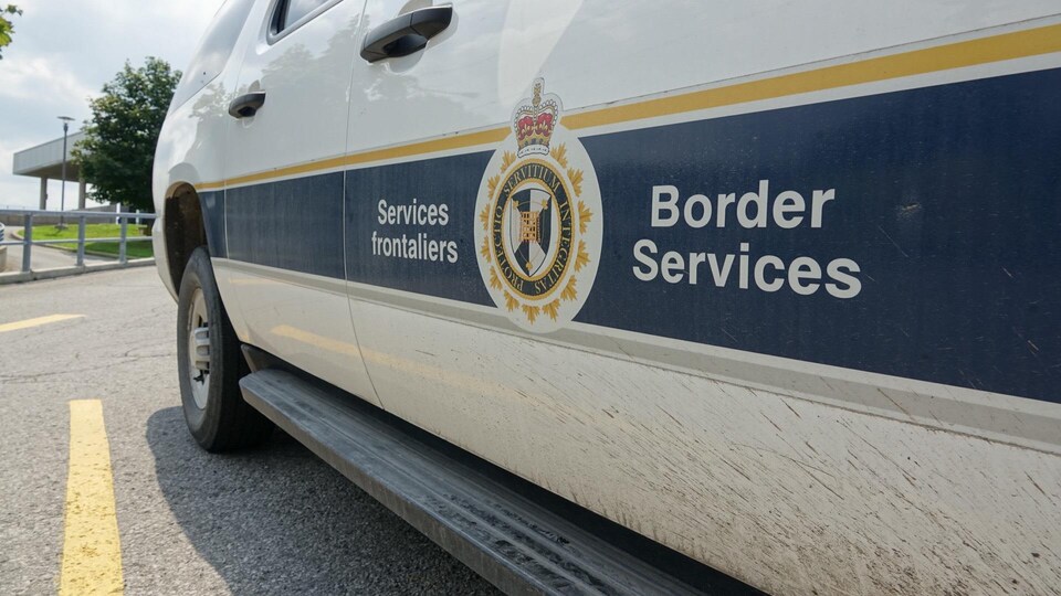 Un véhicule de l'Agence des services frontaliers du Canada