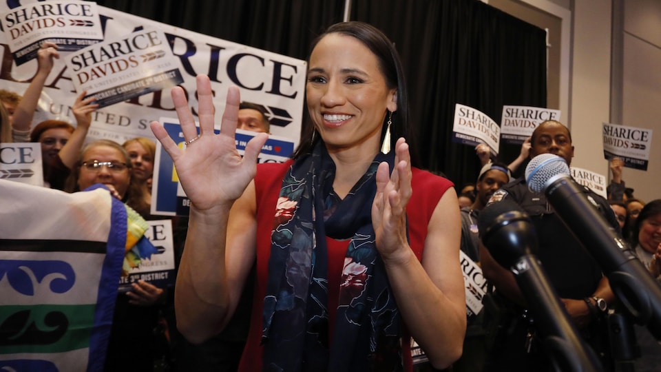 Sharice Davids, 38 ans, l'a emporté au Kansas face au républicain Kevin Yoder.