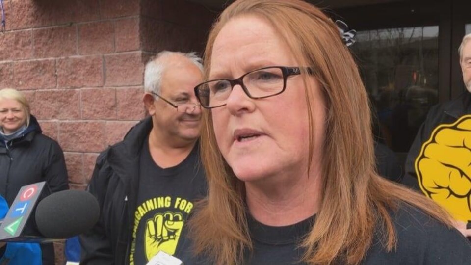 La présidente du syndicat des travailleuses et travailleurs des foyers de soins, Sharon Teare