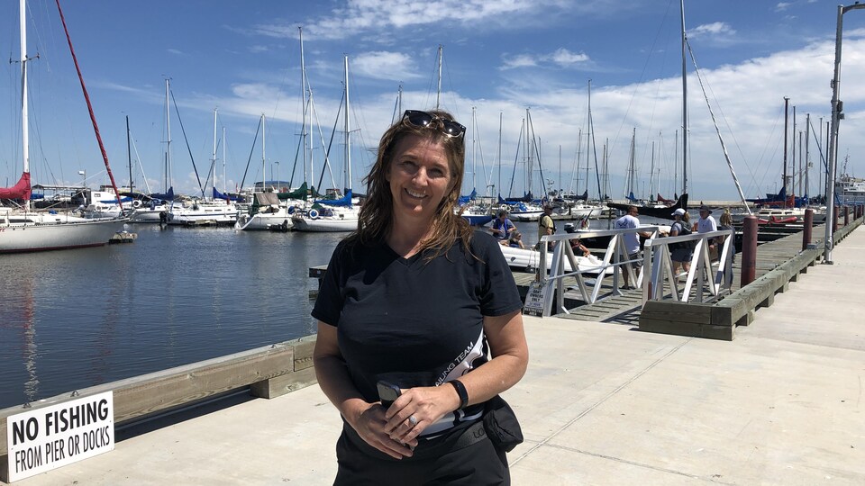 Sheila Bellido, directrice executive de Sail Manitoba, rencontrée lors des compétitions Sail Est 2022 de Voile Canada, qui ont lieu du 15 au 17 juillet. 