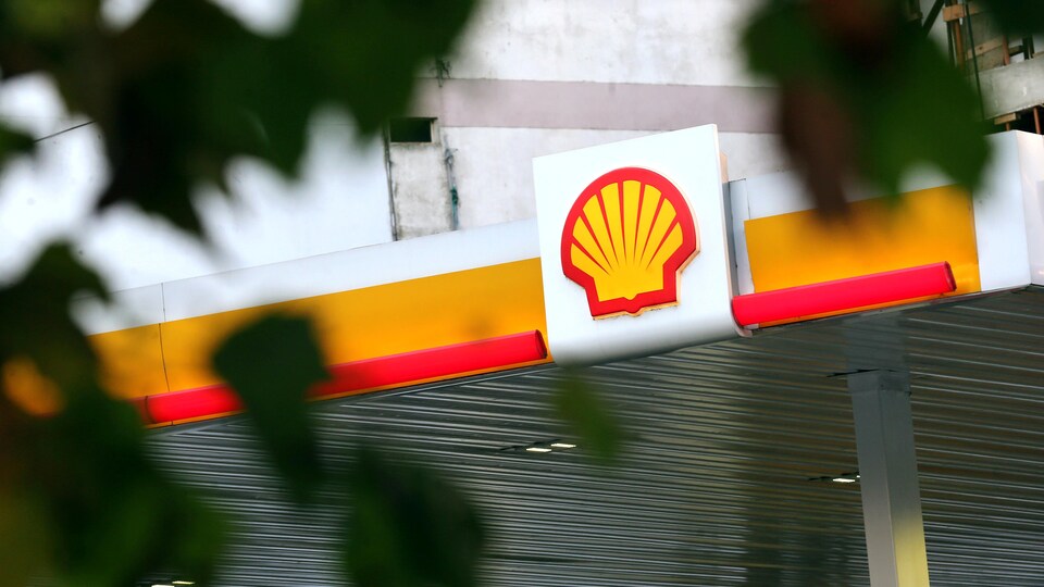 Le logo de la compagnie pétrolière Shell, un coquillage jaune sur fond rouge.