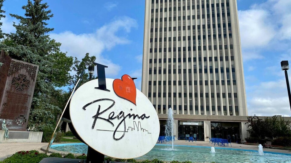 Regina en quête d'une nouvelle image sans le panneau « I love Regina » |  