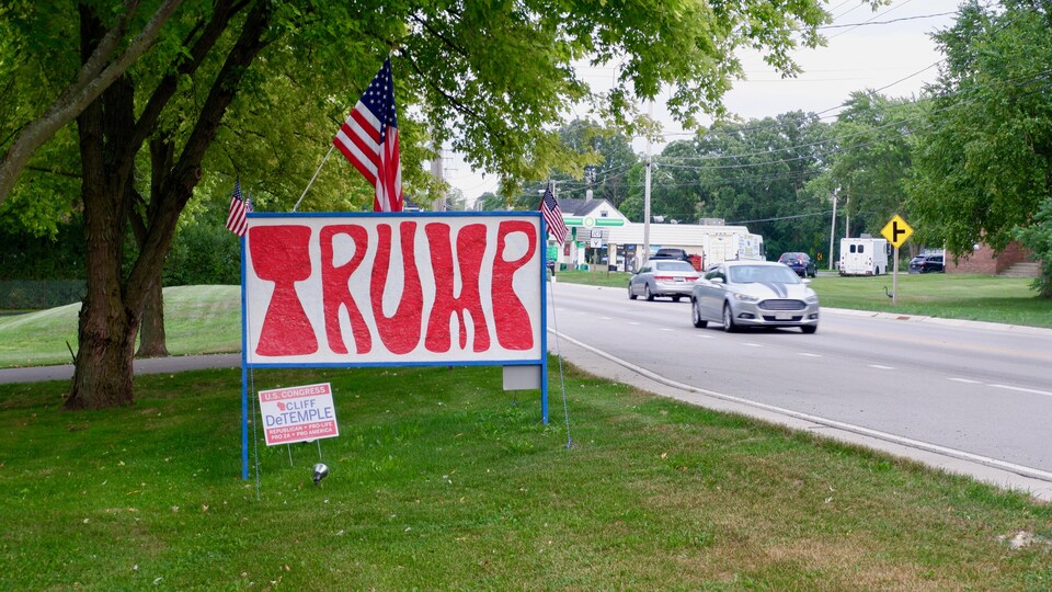 Un signe d'appui à Donald Trump sur une route du Wisconsin