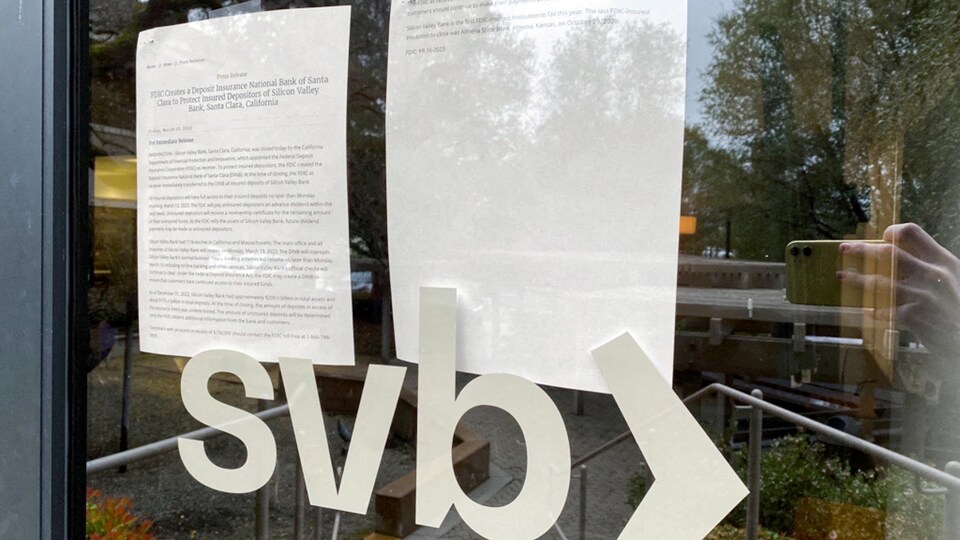 Une succursale fermée de la Silicon Valley Bank, en Californie.