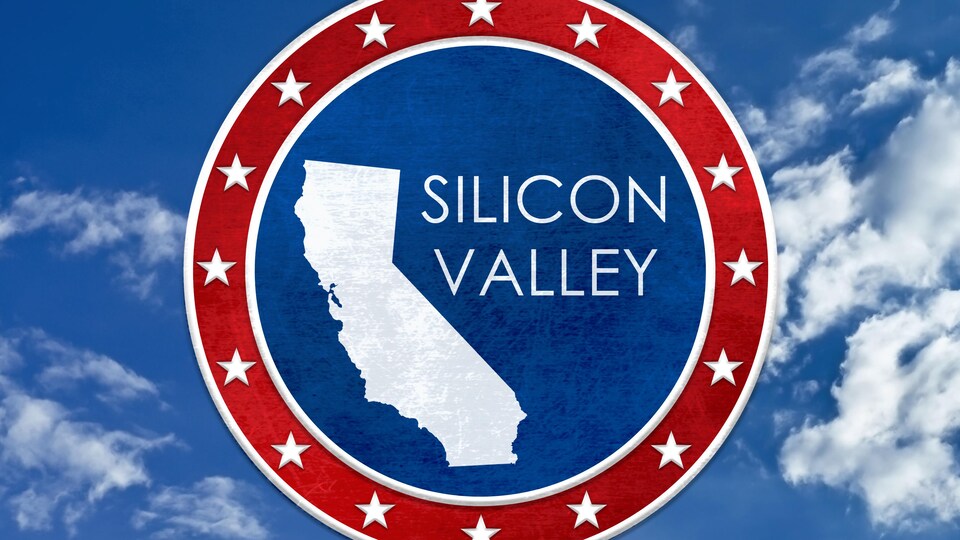 Un découpage de l'État de Californie, avec l'inscription Silicon Valley entourée d'étoiles, sur un fond de ciel bleu avec nuages. 