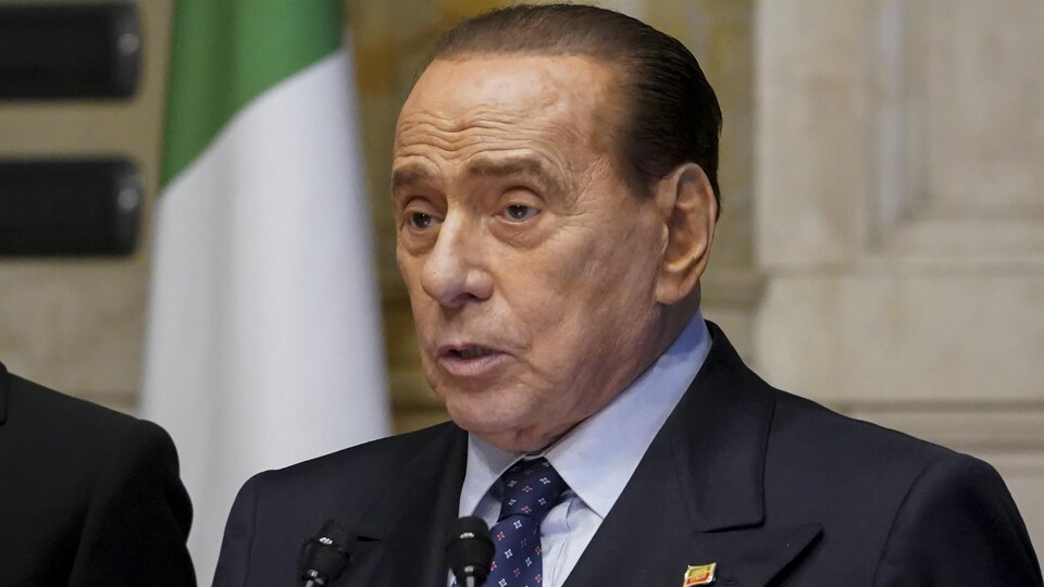 Silvio Berlusconi s'adresse aux médias le 9 février 2021 à Rome.