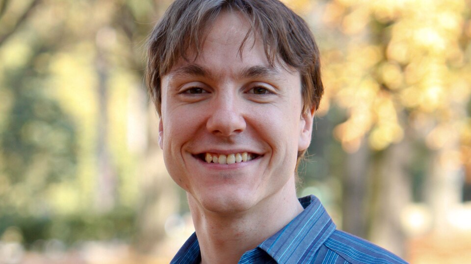 Simon Lacoste-Julien souriant.