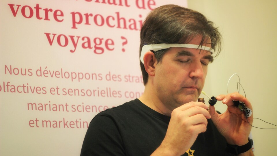 Le directeur général de MT Lab, un incubateur d'innovations en tourisme, culture et divertissement, s'est porté volontaire pour un test biométrique de Stimulation Déjà Vu.
