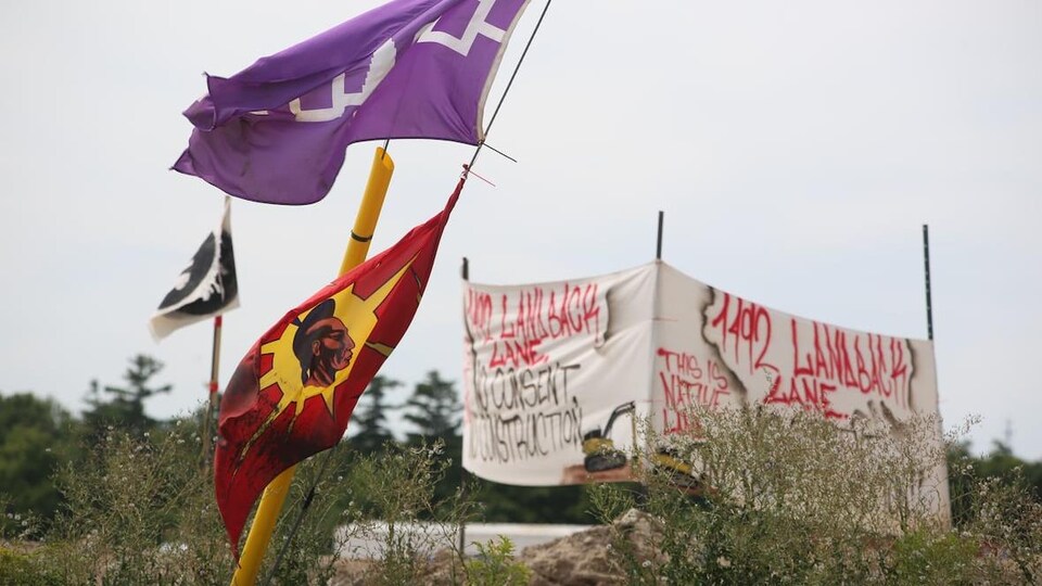 Des banderoles de manifestants