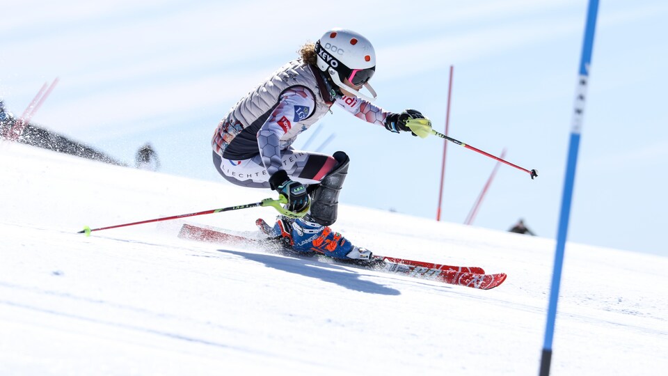 Penelope Robinson en slalom.