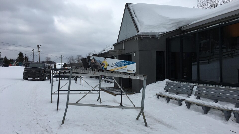Un centre de ski vide.