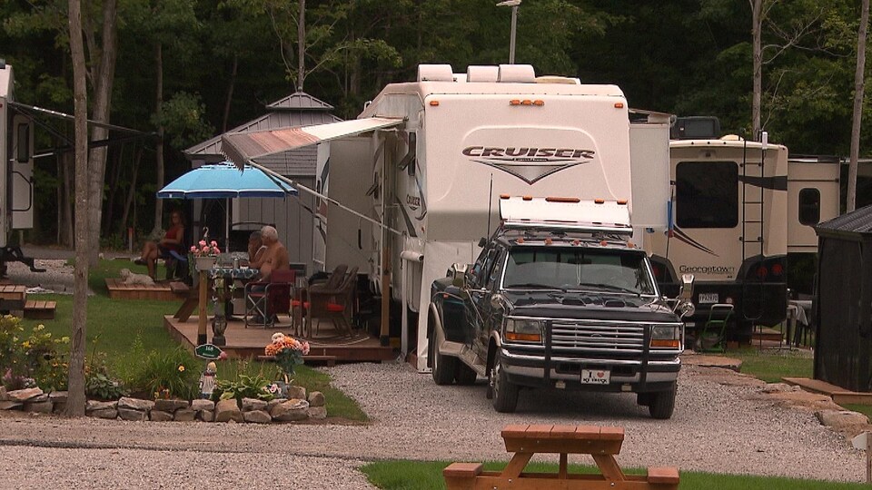 Des roulottes au camping Le Dauphinais à Hemmingford