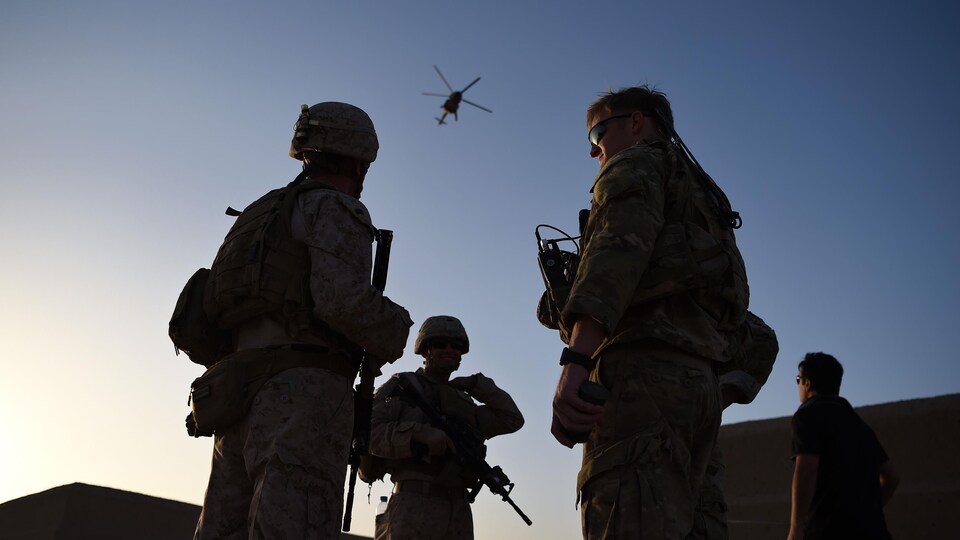 Des soldats américains et des commandos afghans.