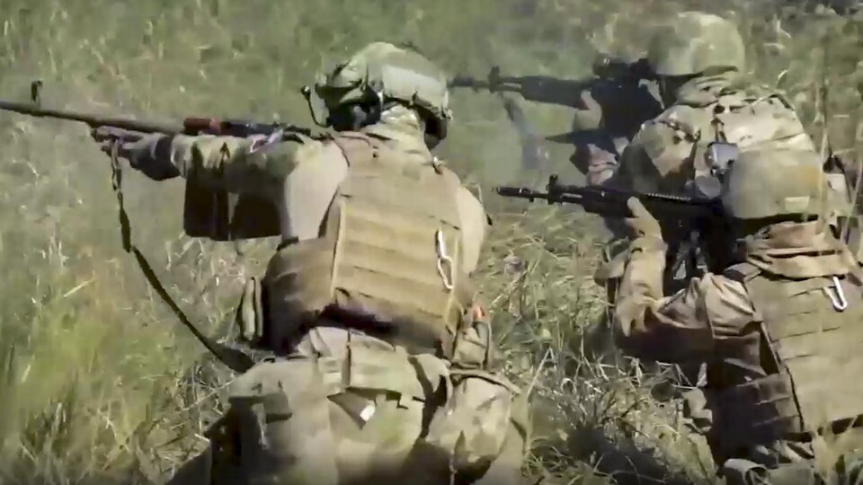 Des soldats russes.