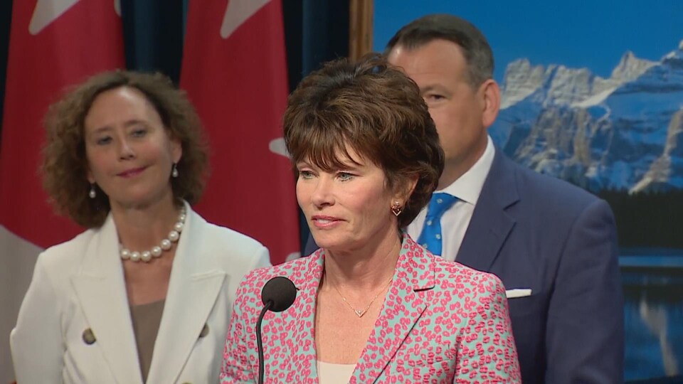 La ministre de l'Énergie de l'Alberta, Sonya Savage et ses homologues de la Saskatchewan et de l'Ontario.