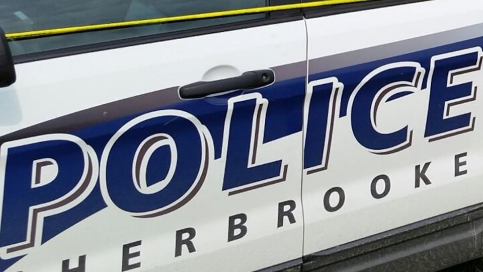 Le Service de police de Sherbrooke.