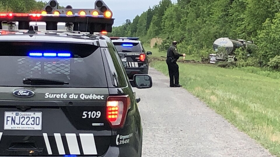 Un poids lourd est sorti de la route.