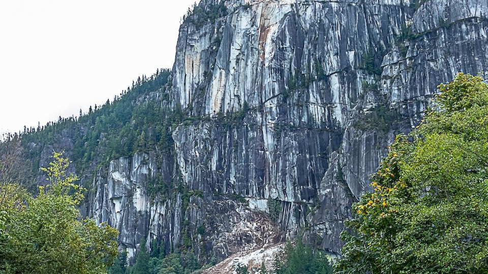 Une paroie rocheuse du mont Stawamus Chief.