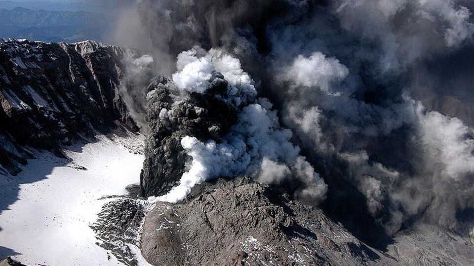 Il y a 40 ans le mont  Saint  Helens s enflammait Radio 