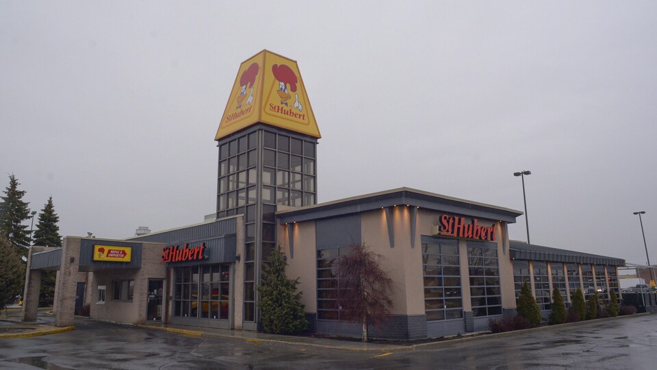 Un restaurant St-Hubert