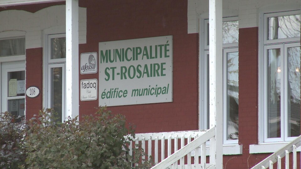 Première lutte à la mairie en 34 ans à SaintRosaire RadioCanada.ca