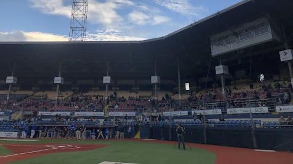Le stade Canac rouvert pour un match de baseball à Québec.