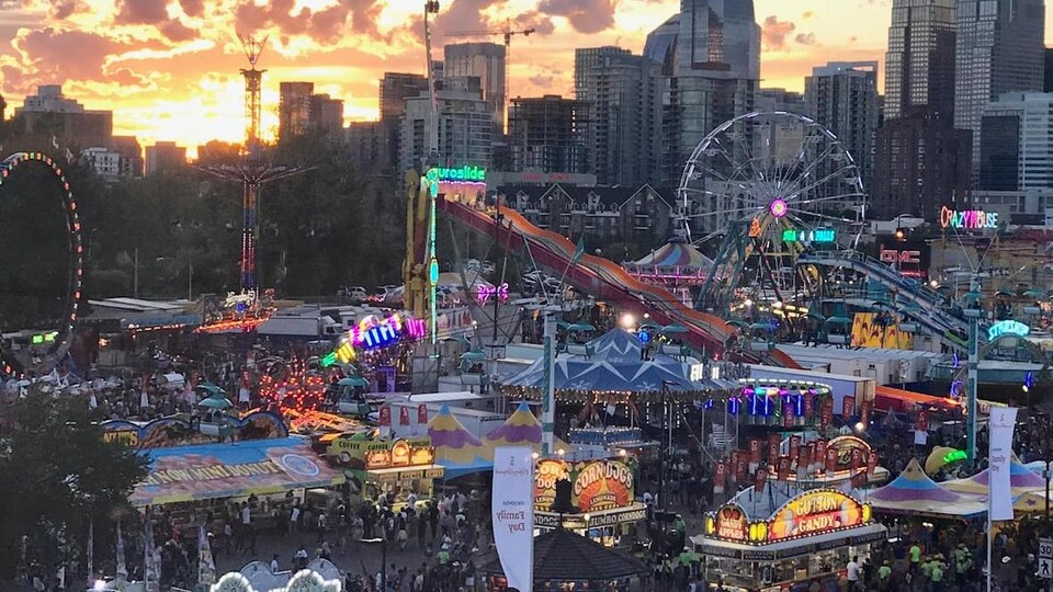 Une vue des attractions du Stampede de Calgary.