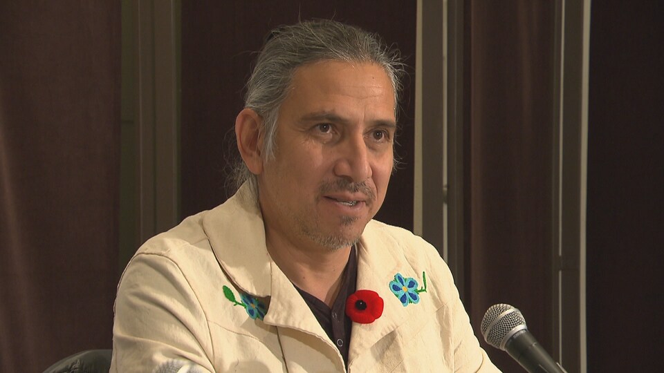Le chirurgien Stanley Vollant au Cercle de presse du Saguenay, le 8 novembre 2017
