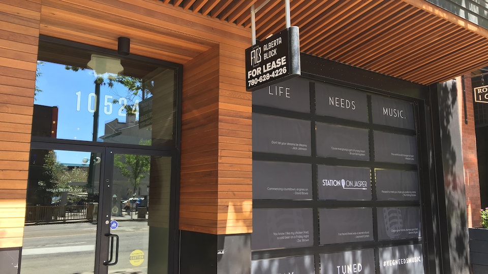 Un nouveau bar à Edmonton tente d'effacer le souvenir d’un ancien