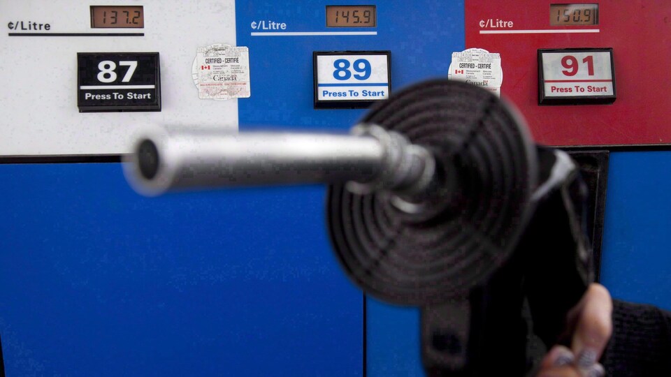 Un piston dans une station-service.