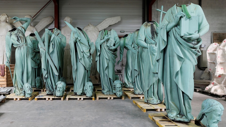 https://images.radio-canada.ca/q_auto,w_960/v1/ici-info/16x9/statues-cuivres-notre-dame-de-paris.jpg