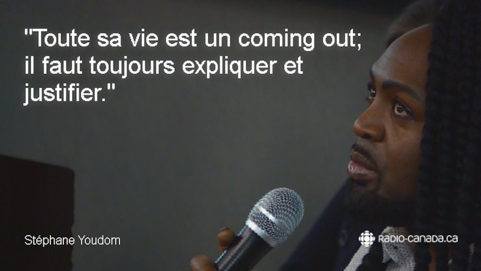 Stéphane Youdom parle au microphone.