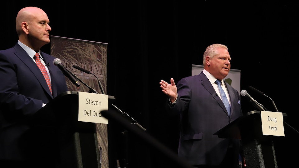 Le chef progressiste-conservateur Doug Ford s'en prend à son vis-à-vis libéral au cours du débat des chefs à North Bay.