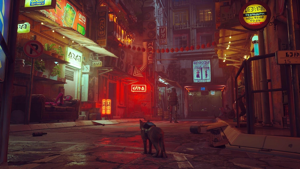 Un chat avec un harnais contemple les rues d'une ville asiatique le soir, dans un jeu vidéo. 