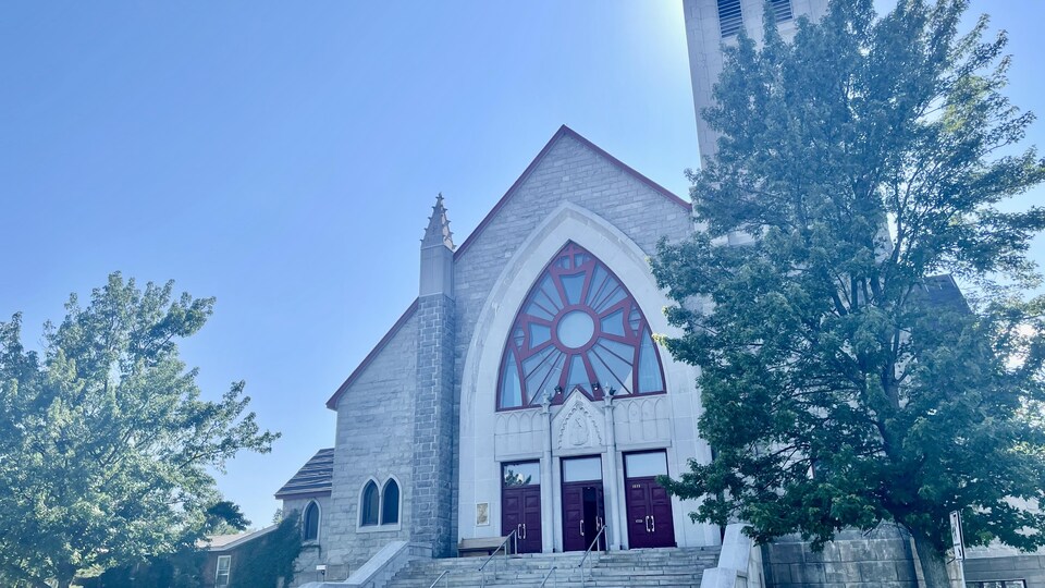 L'église Très-Saint Sacrement de Trois-Rivières sous un air d'été