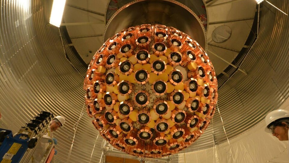 Le détecteur de neutrinos SNO+