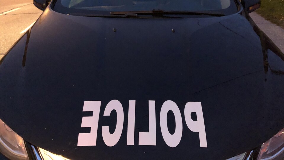 Une voiture de police de la SQ.