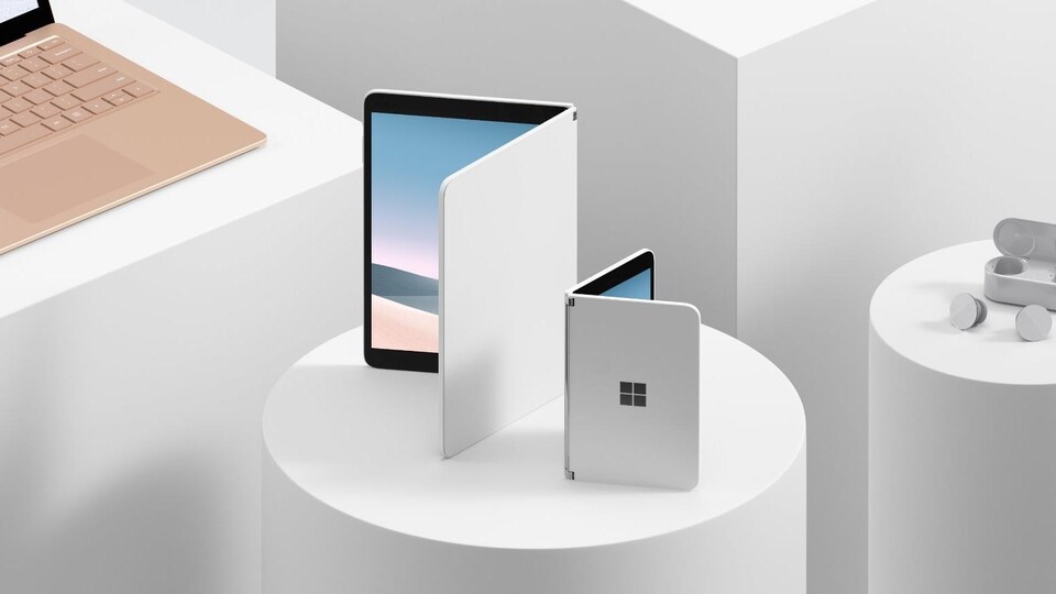 Une tablette et un téléphone intelligent pliables de Microsoft. 