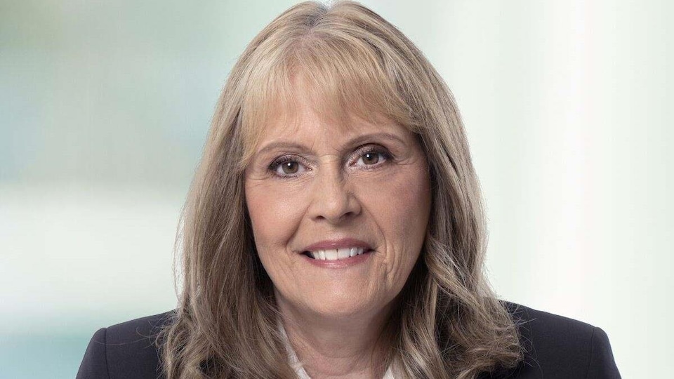 Une photo officielle de candidate.