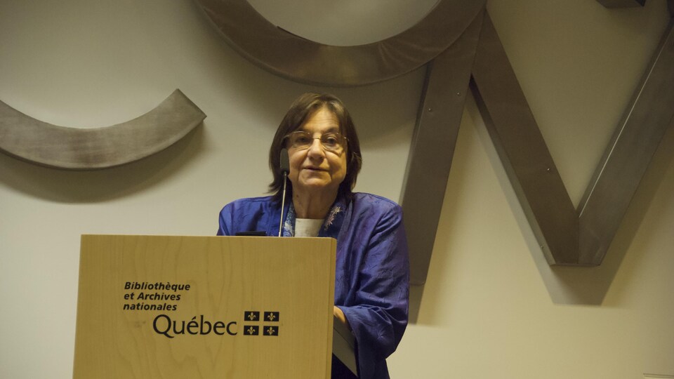 Sylvie Vincent lors d'une allocution.